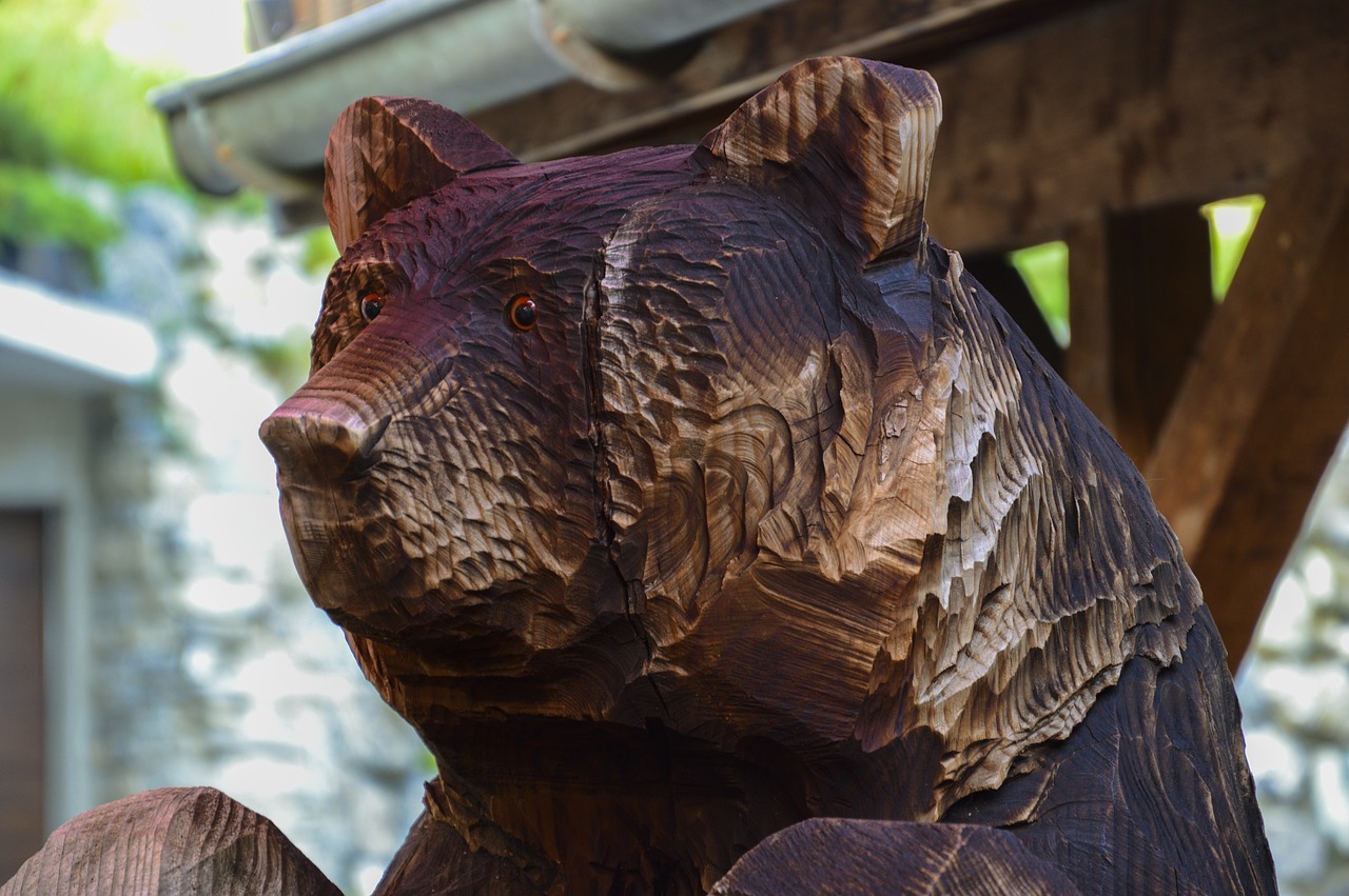 Creating Unique Wooden Carvings: Techniques and Tips